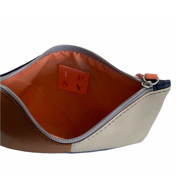 FREE w/$25 Order 𖦹 ✈︎ Ipsy Colorblock Zippered Makeup Bag ✈︎ Navy Beige ✈︎ - Picture 6 of 12